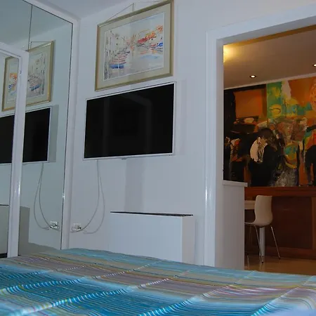 Art Apartment *